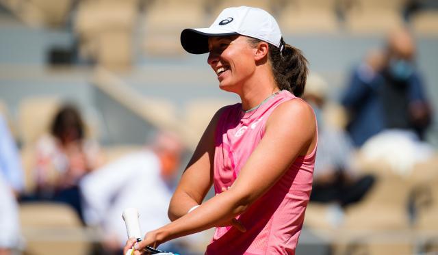 20岁生日“双喜临门” 斯瓦泰克法网卫冕首秀告捷